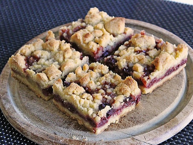 Mandel - Knusperkuchen mit Zwetschgen - Rezepte1