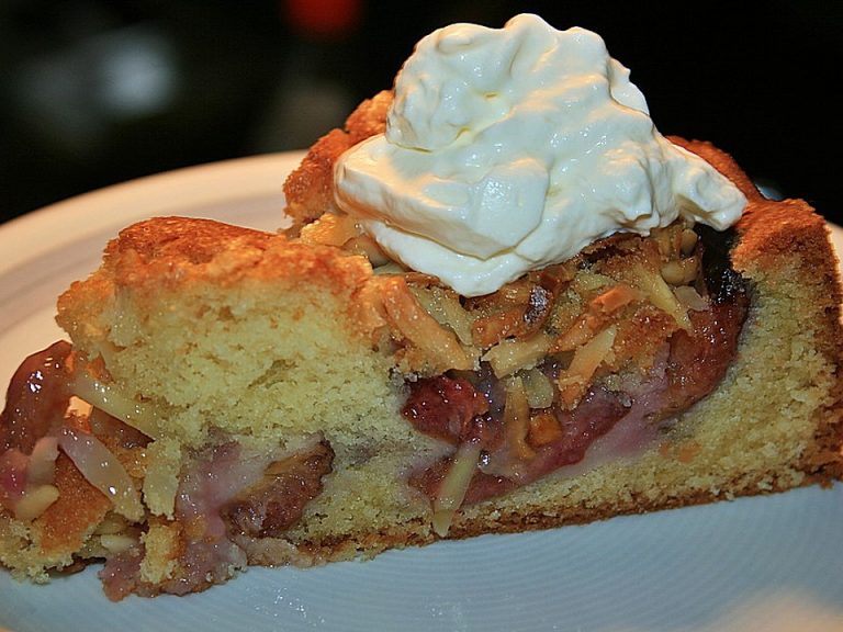 Mandel - Knusperkuchen mit Zwetschgen - Rezepte1